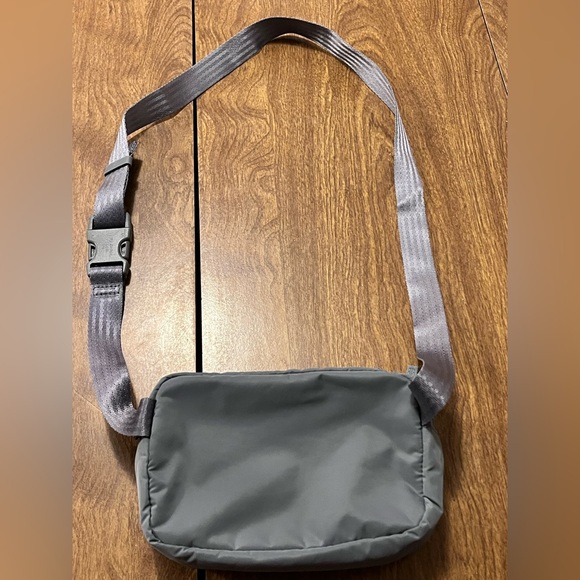 All About Large Crossbody Belt Bag Athleta - Picture 4 of 6